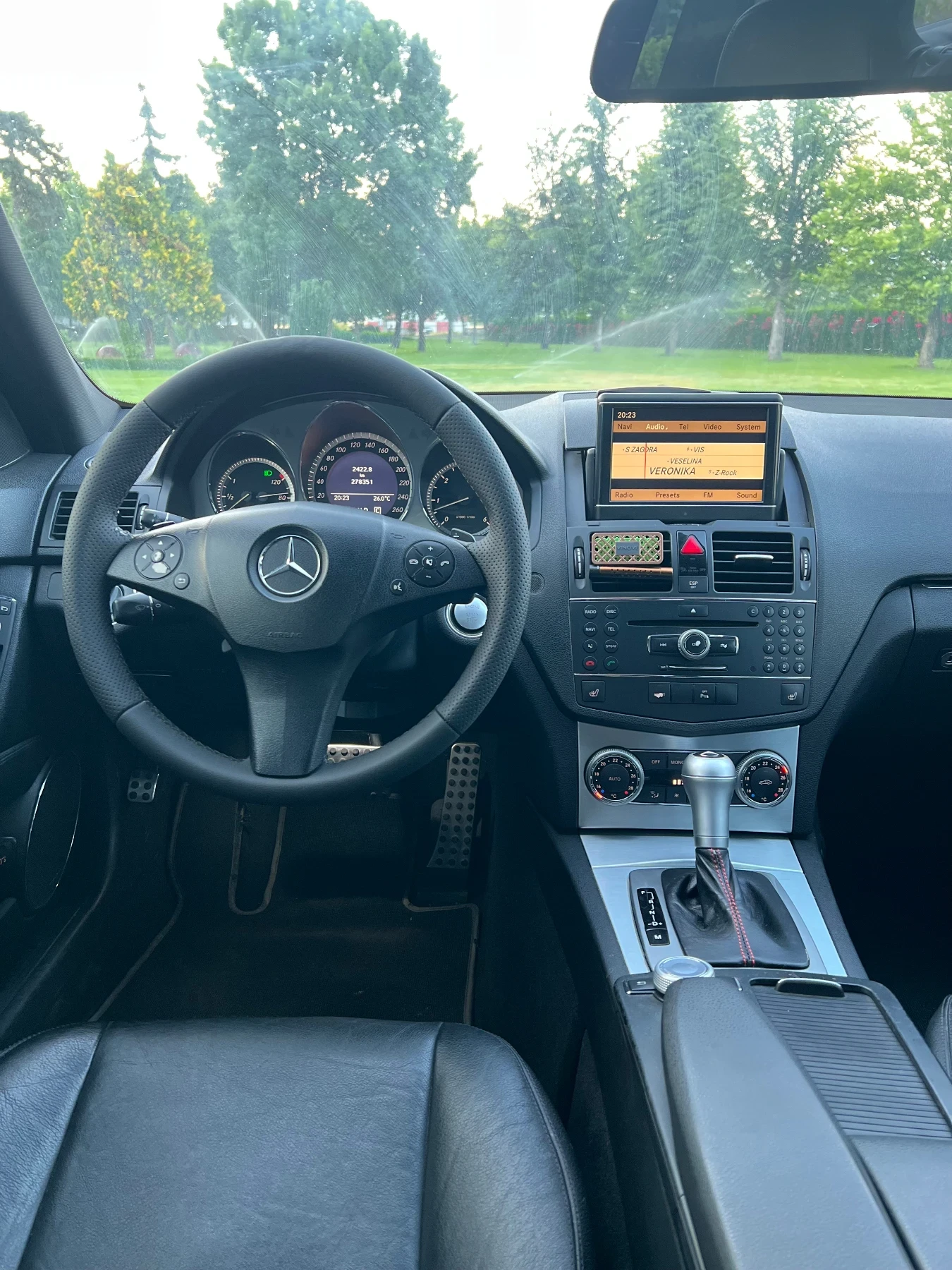 Mercedes-Benz C 320 * AMG PACK* Keyless* Ел.Багажник* , снимка 8 - Автомобили и джипове - 54856552