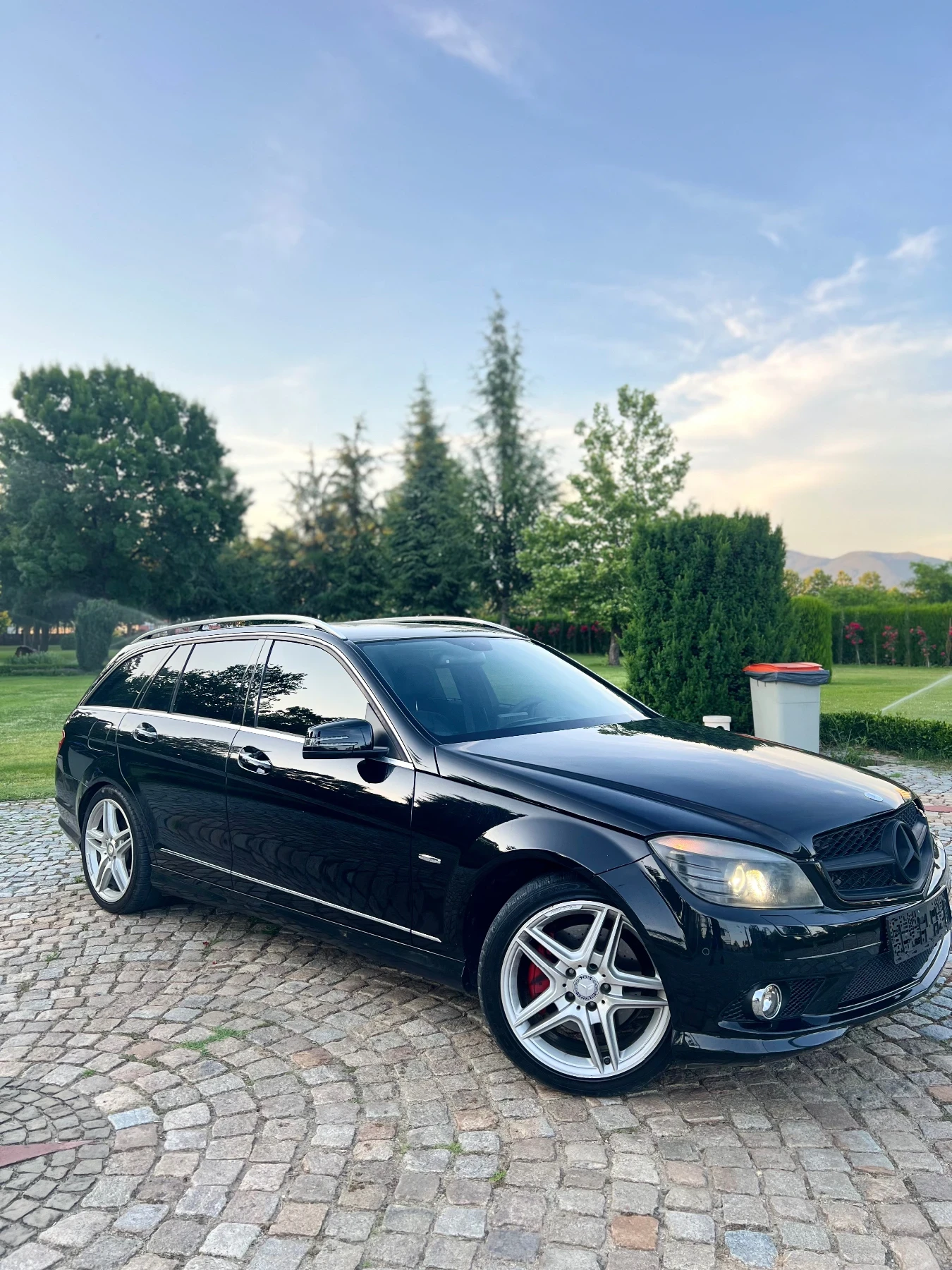 Mercedes-Benz C 320 * AMG PACK* Keyless* Ел.Багажник* , снимка 2 - Автомобили и джипове - 54856552
