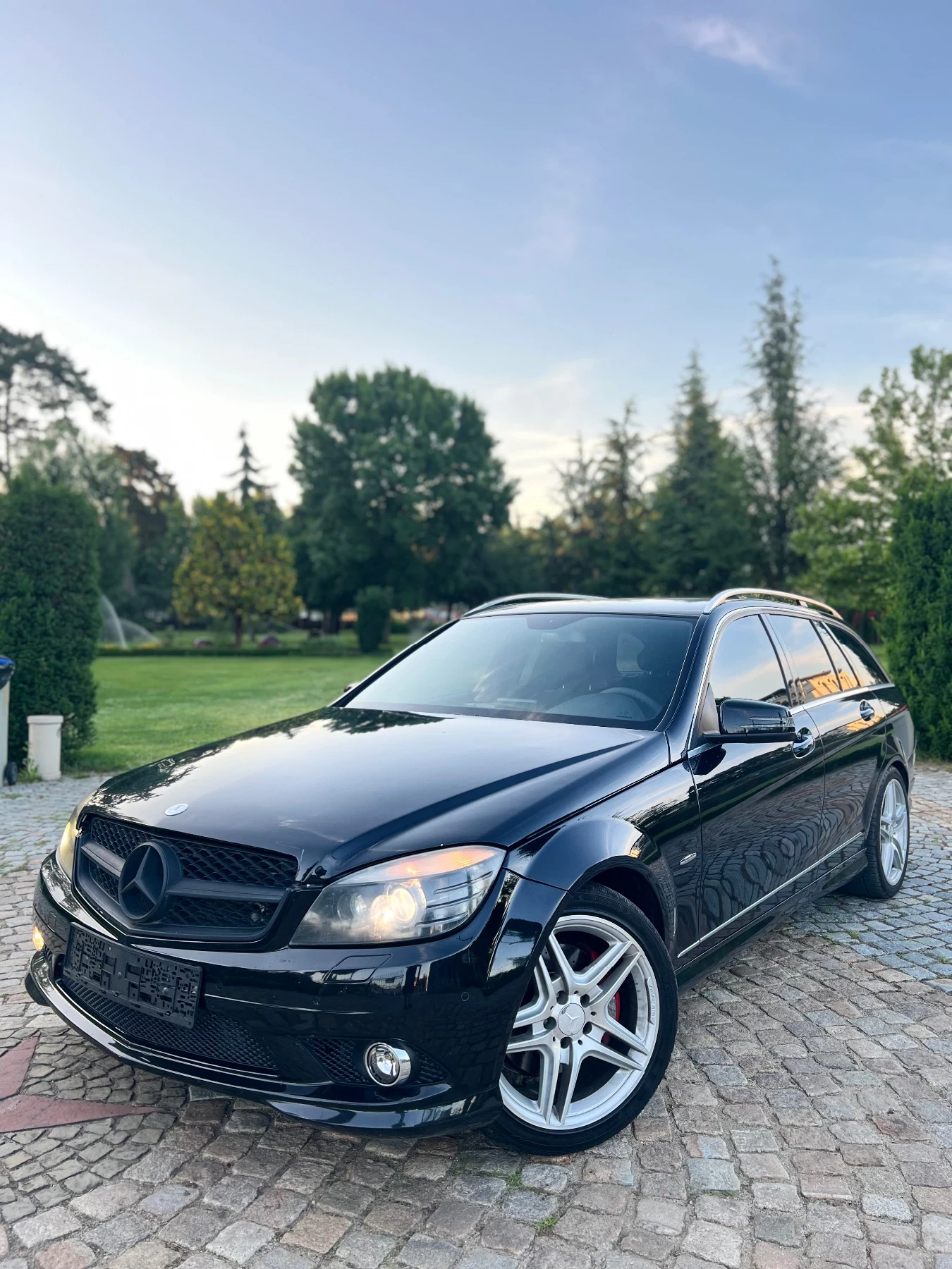 Mercedes-Benz C 320 * AMG PACK* Keyless* Ел.Багажник* 
