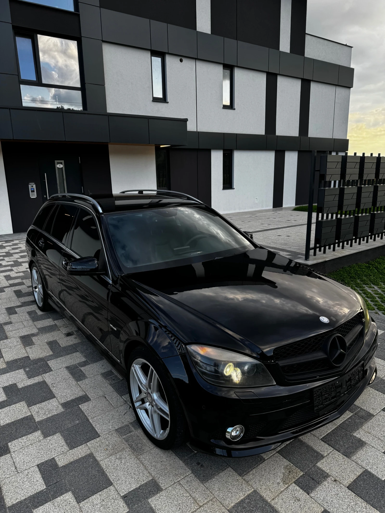 Mercedes-Benz C 320 * AMG PACK* Keyless* Ел.Багажник* , снимка 2 - Автомобили и джипове - 54856552