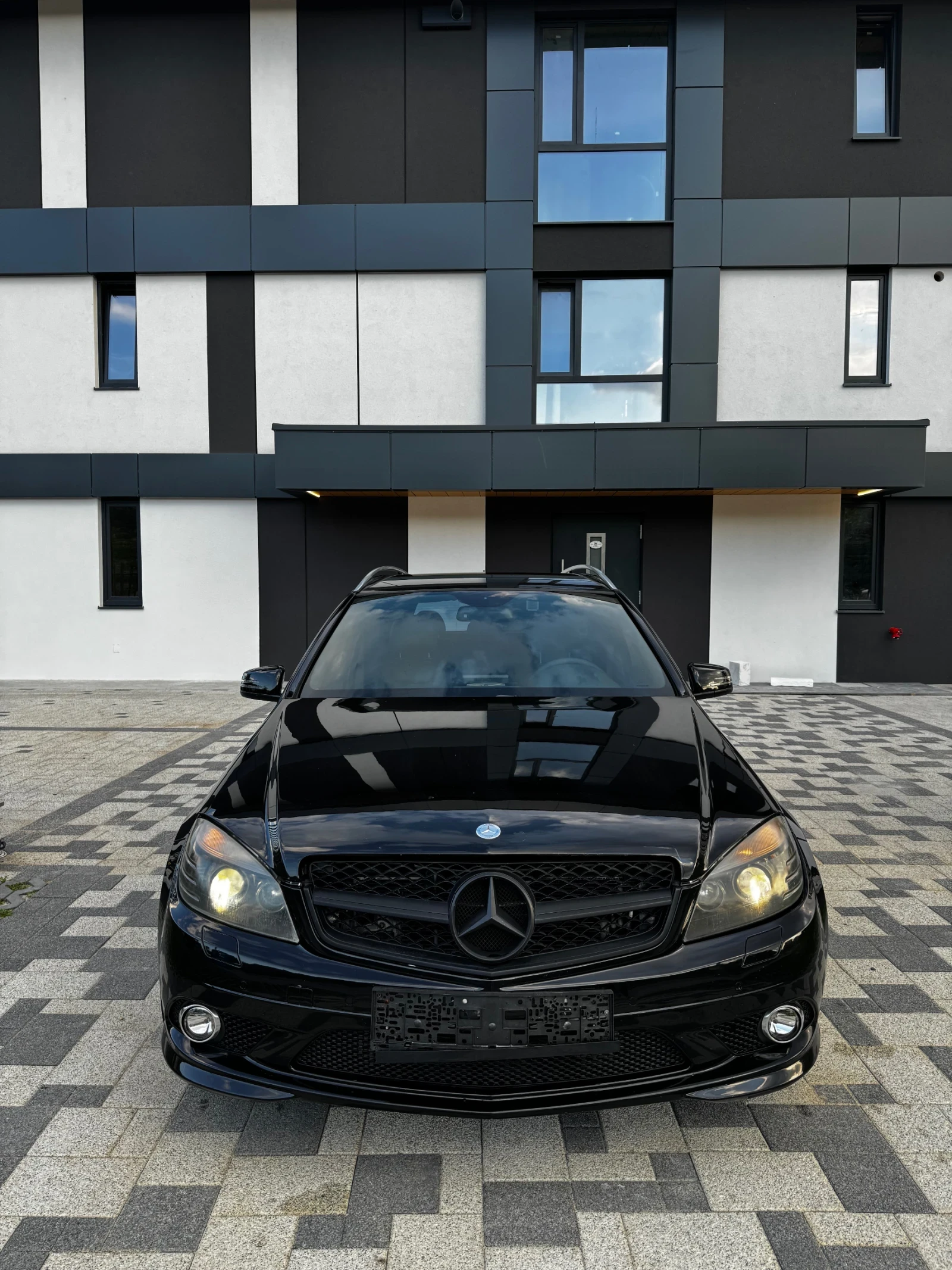 Mercedes-Benz C 320 * AMG PACK* Keyless* Ел.Багажник* , снимка 3 - Автомобили и джипове - 54856552