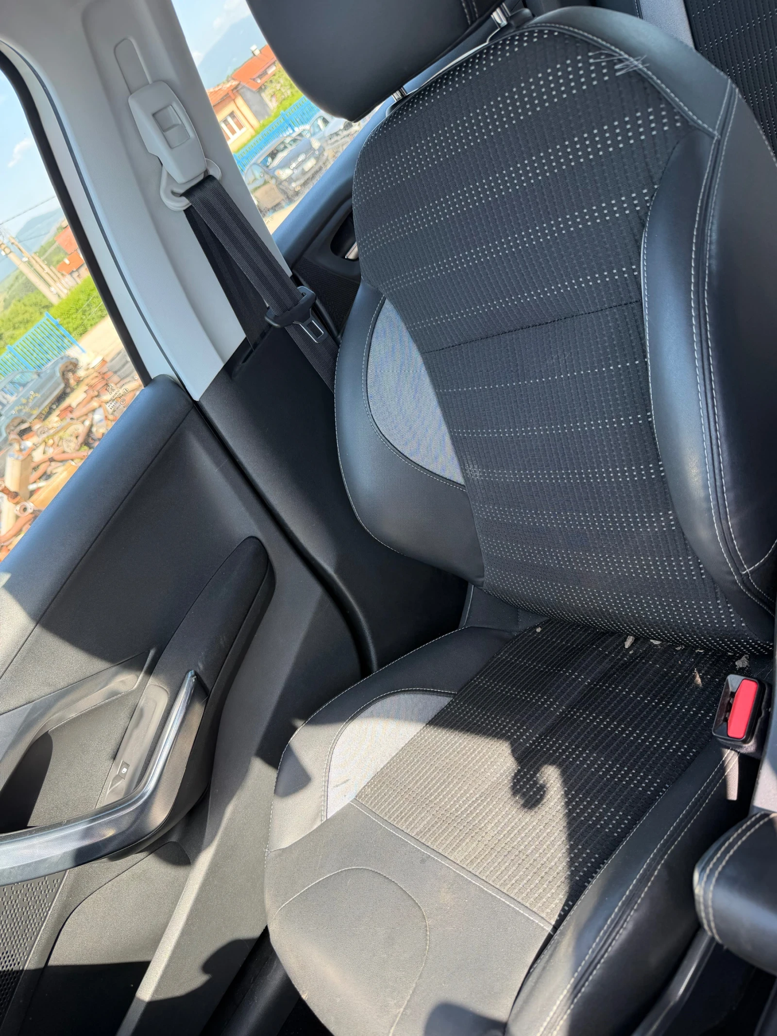 Peugeot 2008 1.6i, снимка 9 - Автомобили и джипове - 55090436