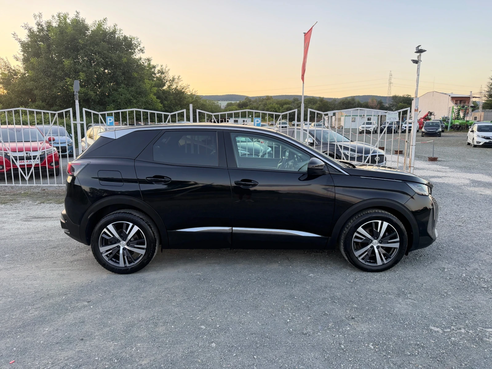 Peugeot 3008 Allure / АВТОМАТИК / ЕВРО6 / YOUTUBE / WAZE , снимка 4 - Автомобили и джипове - 55287329
