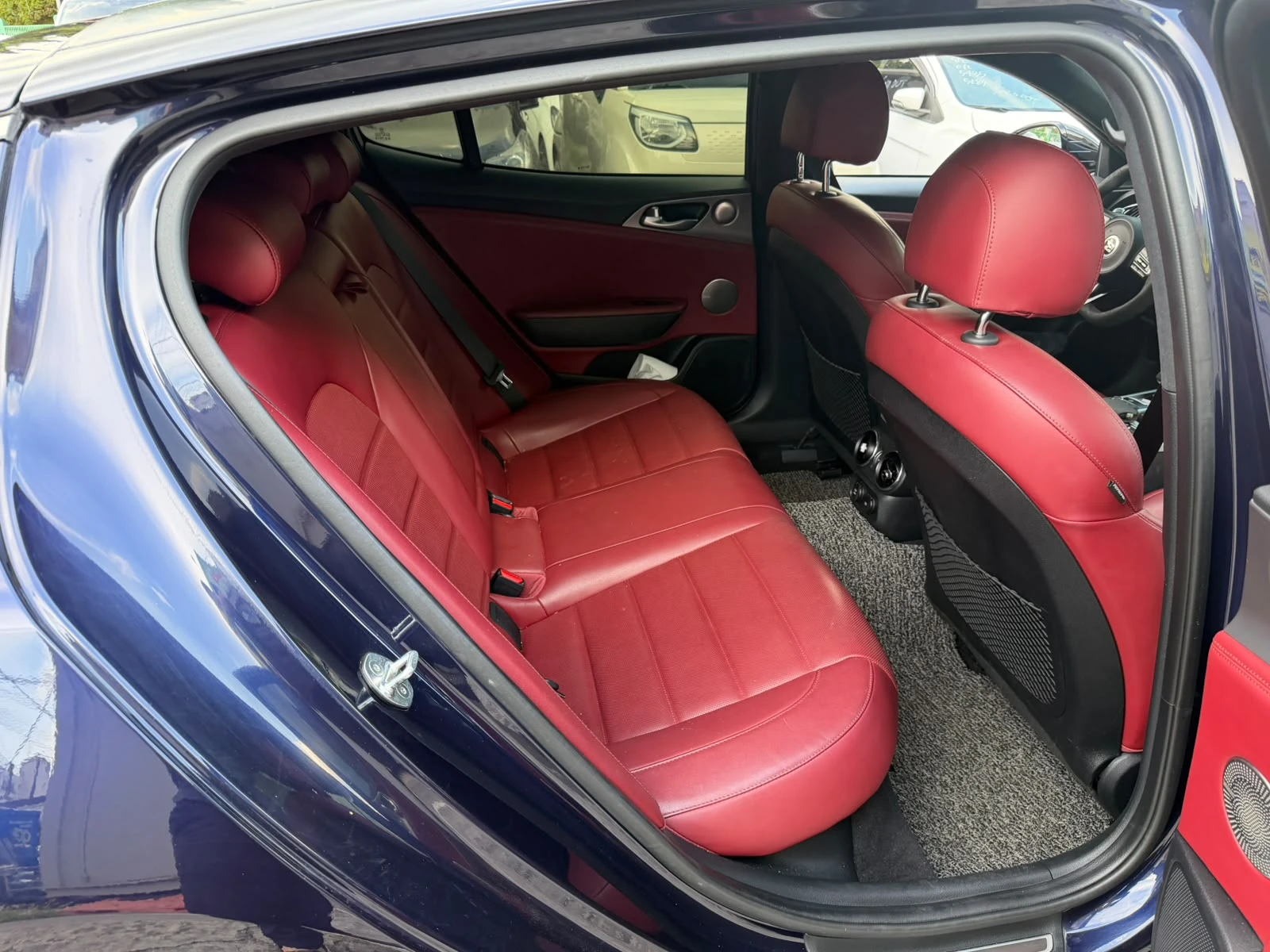 Kia Stinger 3.3 GT / AWD / ОЧАКВАН ВНОС !!!, снимка 13 - Автомобили и джипове - 55702938