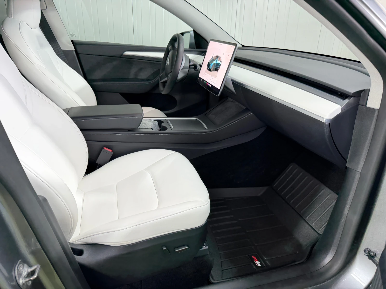 Tesla Model Y LONG RANGE* DUAL MOTOR* 2025* 19000km* , снимка 12 - Автомобили и джипове - 55749096