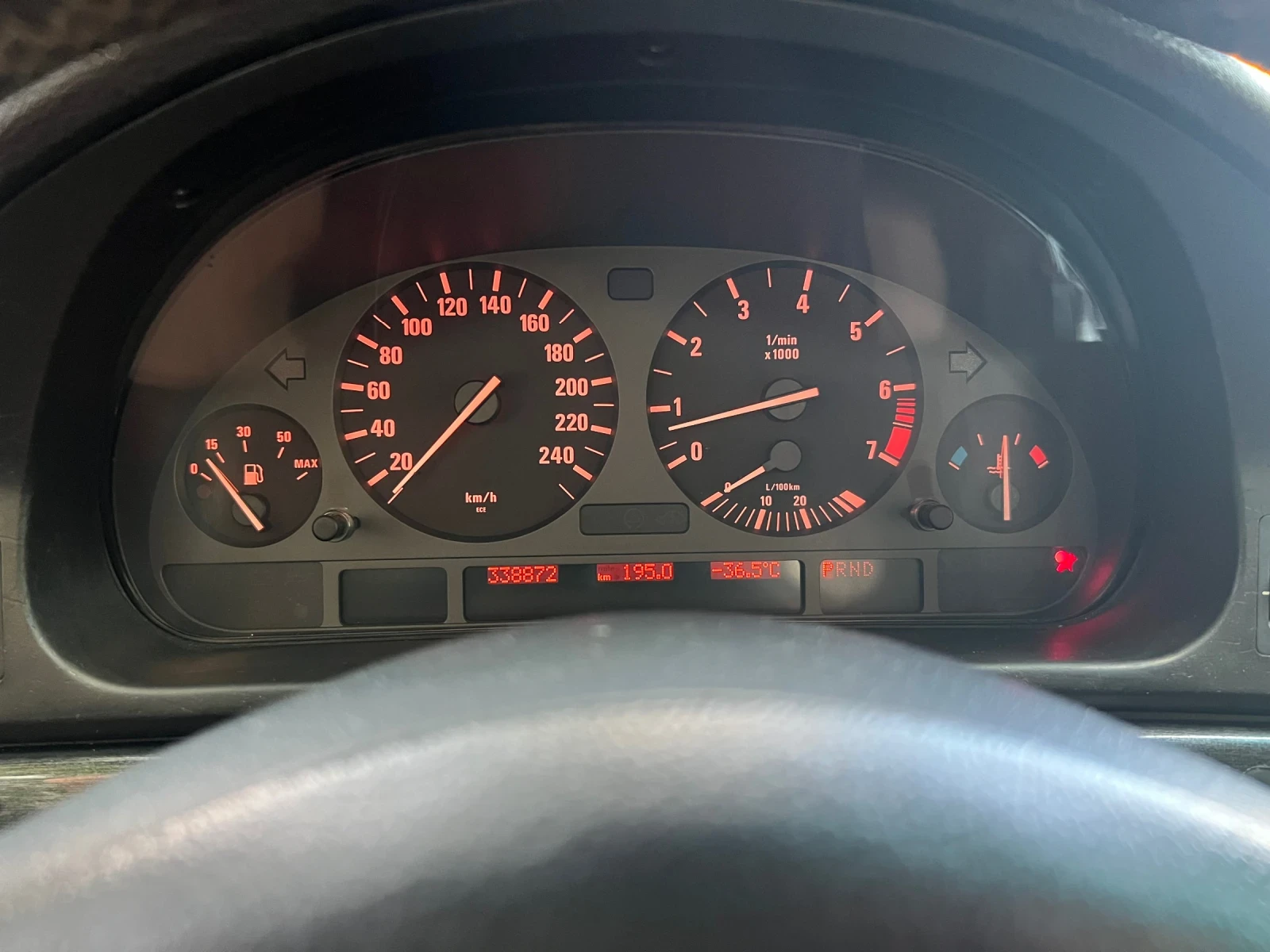 BMW 528 i 2.8 Газ/Бензин | Автоматик | Кожа, снимка 10 - Автомобили и джипове - 55770964