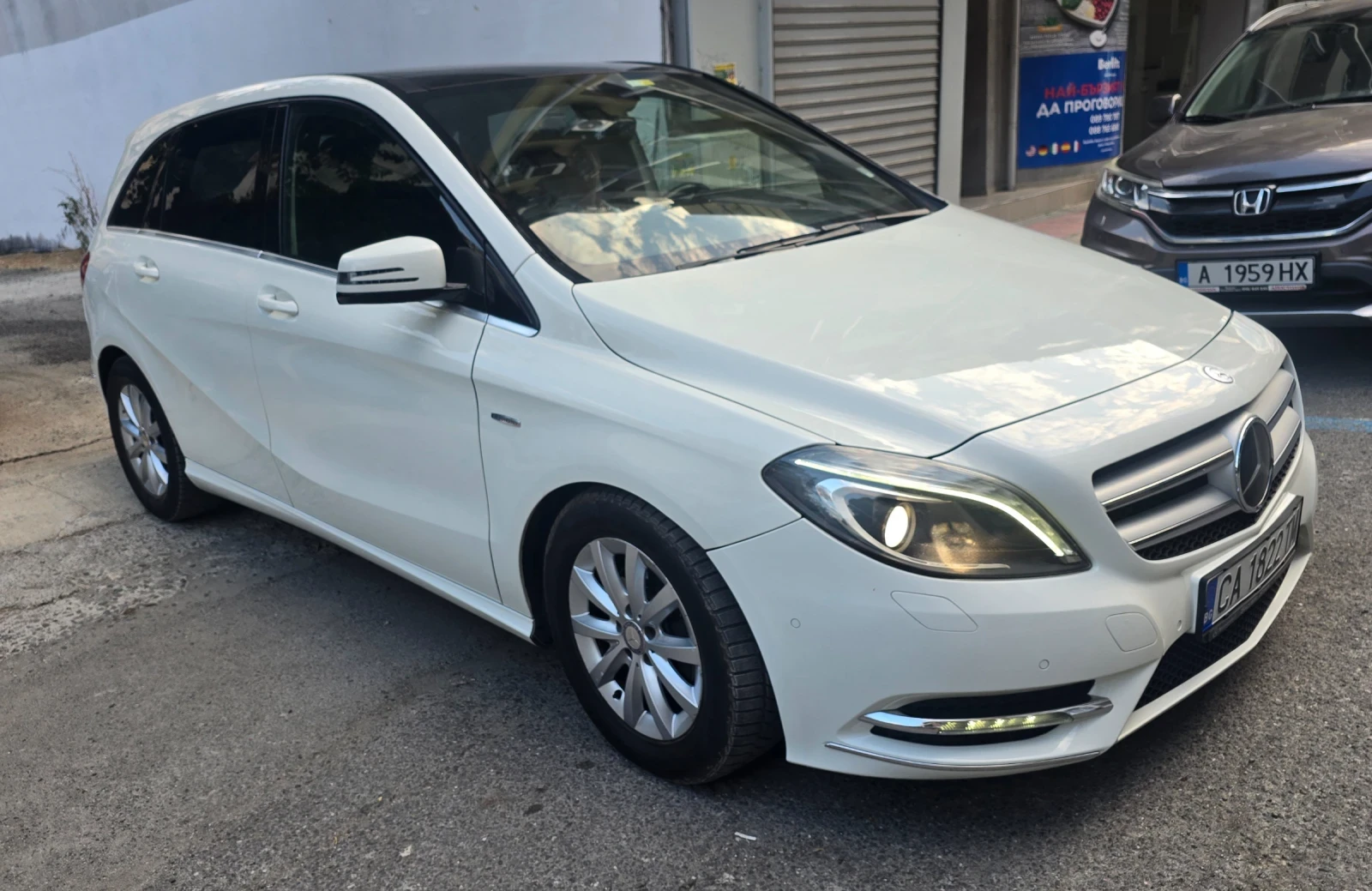 Mercedes-Benz B 180 Реални км, Без забележки, снимка 2 - Автомобили и джипове - 55795796