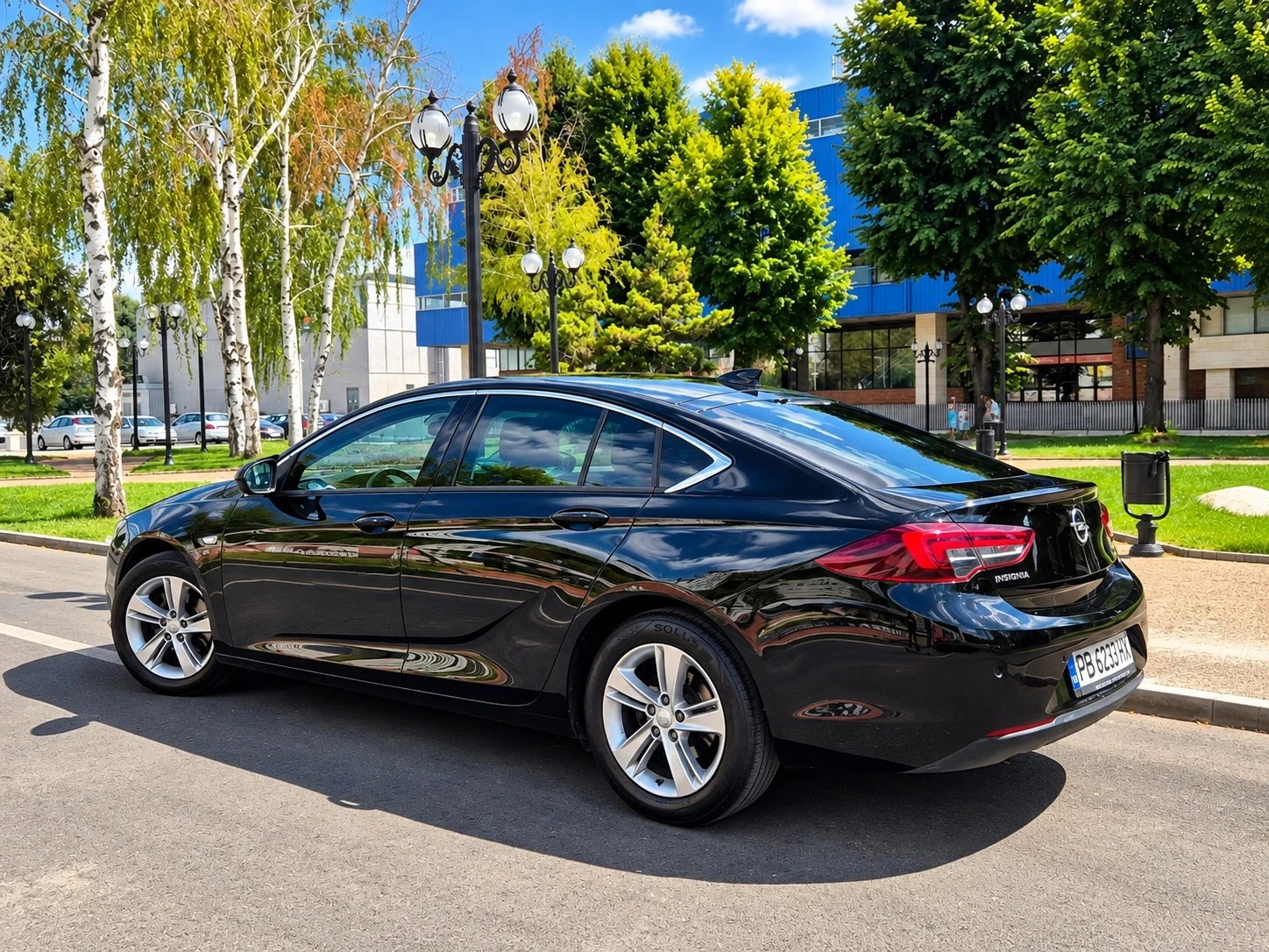 Opel Insignia Grand Sport , снимка 6 - Автомобили и джипове - 55952765