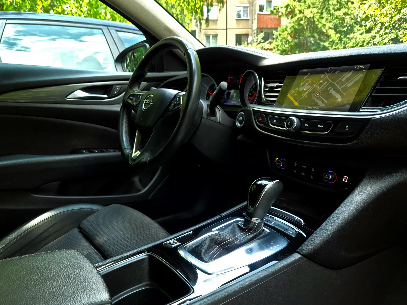 Opel Insignia Grand Sport , снимка 14 - Автомобили и джипове - 55952765