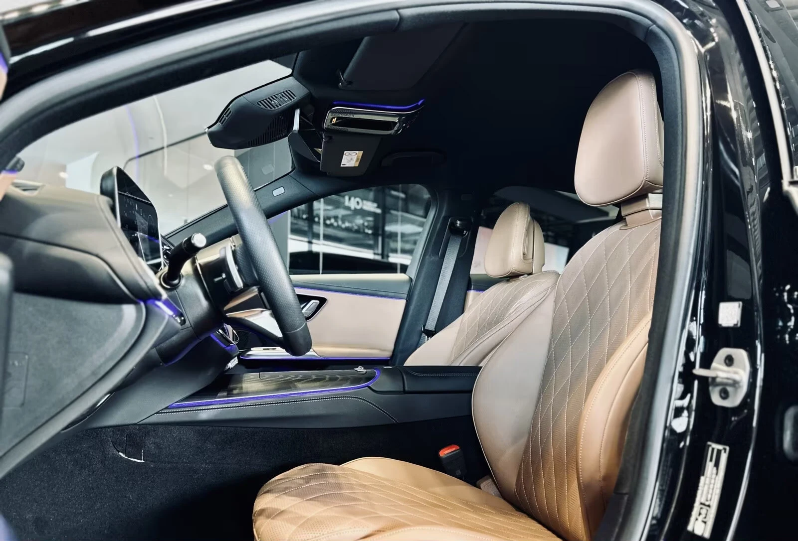 Mercedes-Benz E 400 e/381HP/4M/AMG/360/ACC/VENT/870z, снимка 12 - Автомобили и джипове - 56017645
