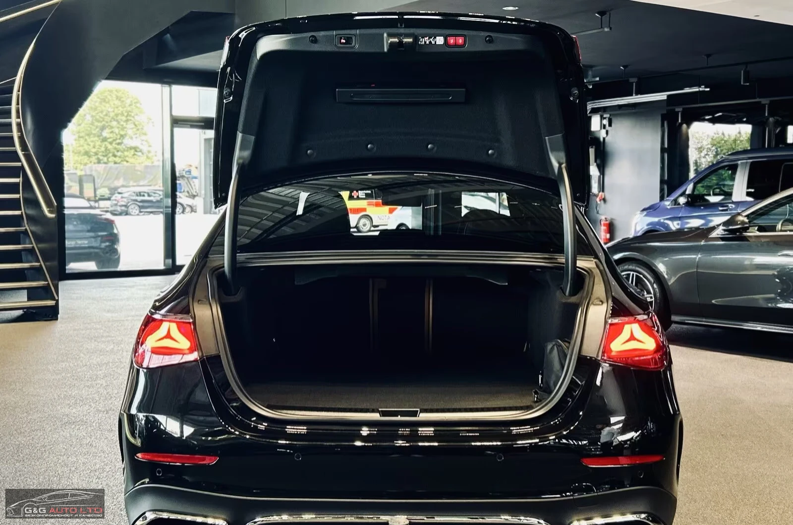 Mercedes-Benz E 400 e/381HP/4M/AMG/360/ACC/VENT/870z, снимка 7 - Автомобили и джипове - 56017645