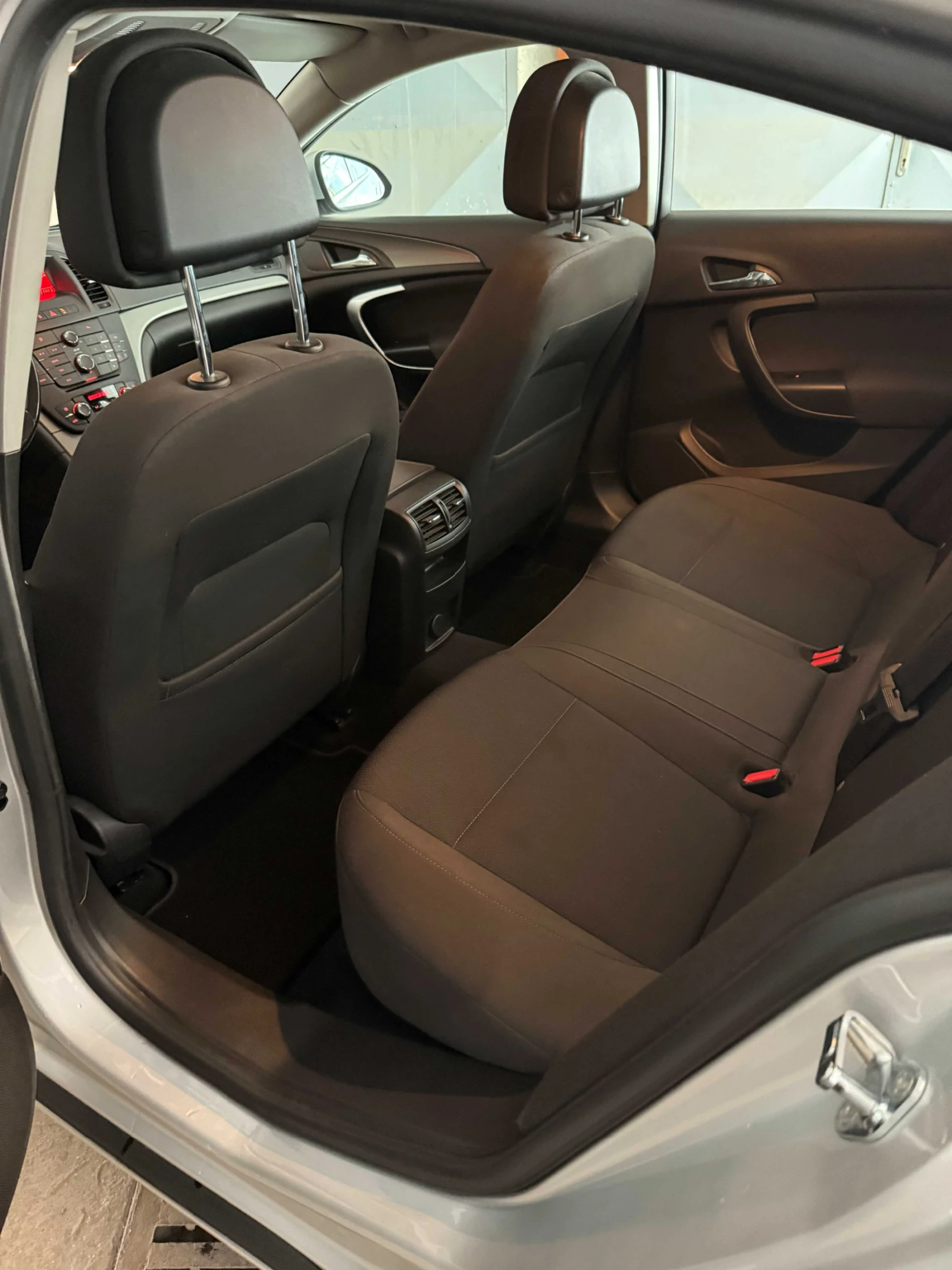 Opel Insignia, снимка 4 - Автомобили и джипове - 56548813