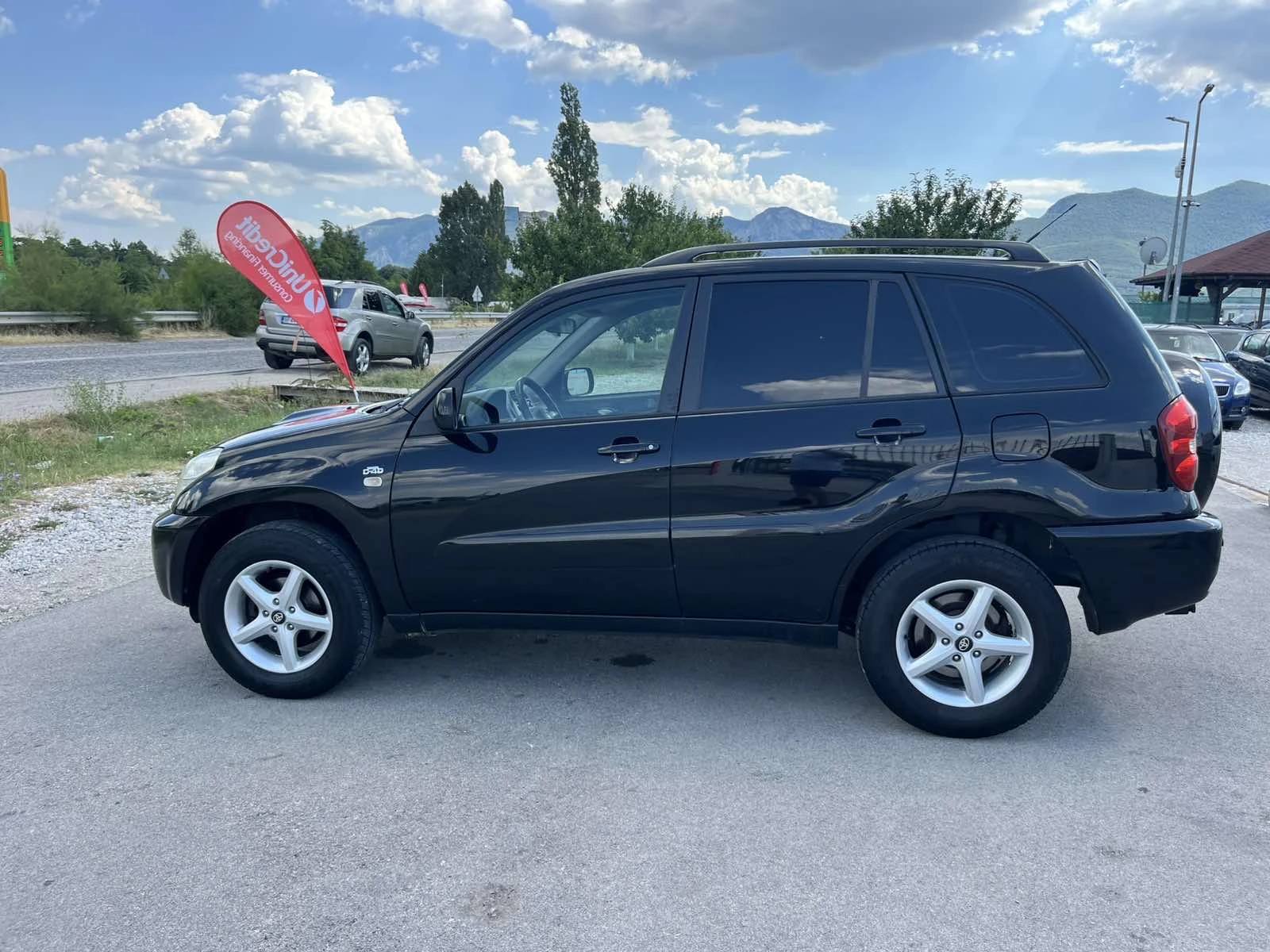 Toyota Rav4 FACE 2.0D4D 116кс РЕГИСТРИРАНА ОБСЛУЖЕНА ПЕРФЕКТНА - изображение 6