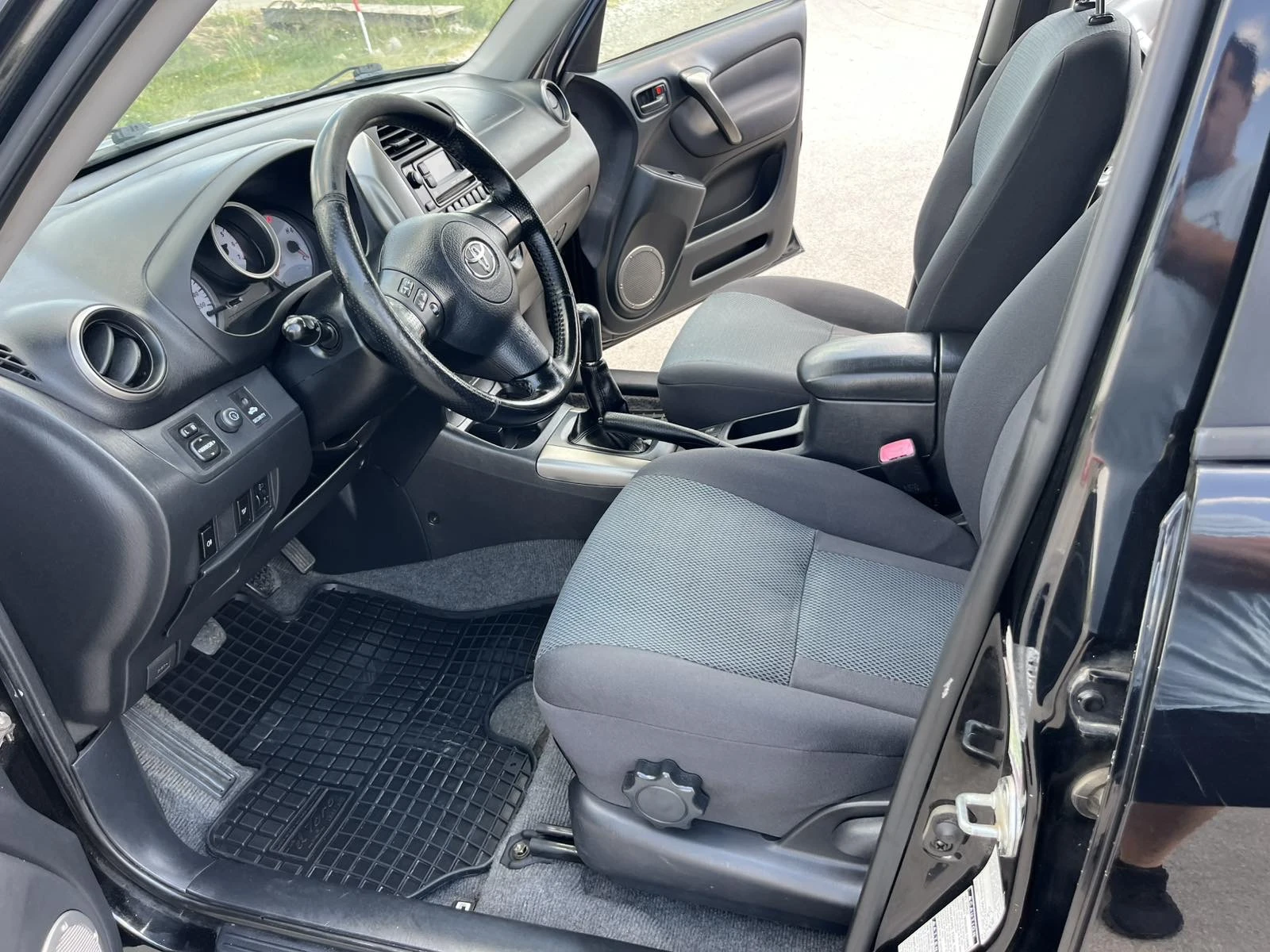 Toyota Rav4 FACE 2.0D4D 116кс РЕГИСТРИРАНА ОБСЛУЖЕНА ПЕРФЕКТНА - изображение 8