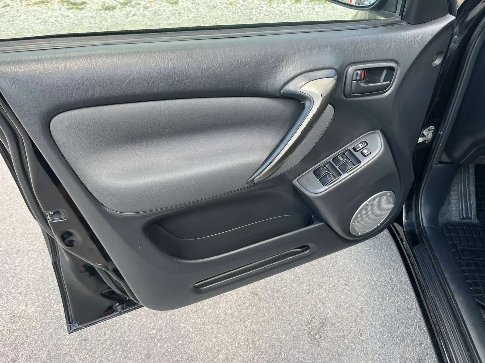 Toyota Rav4 FACE 2.0D4D 116кс РЕГИСТРИРАНА ОБСЛУЖЕНА ПЕРФЕКТНА - изображение 7