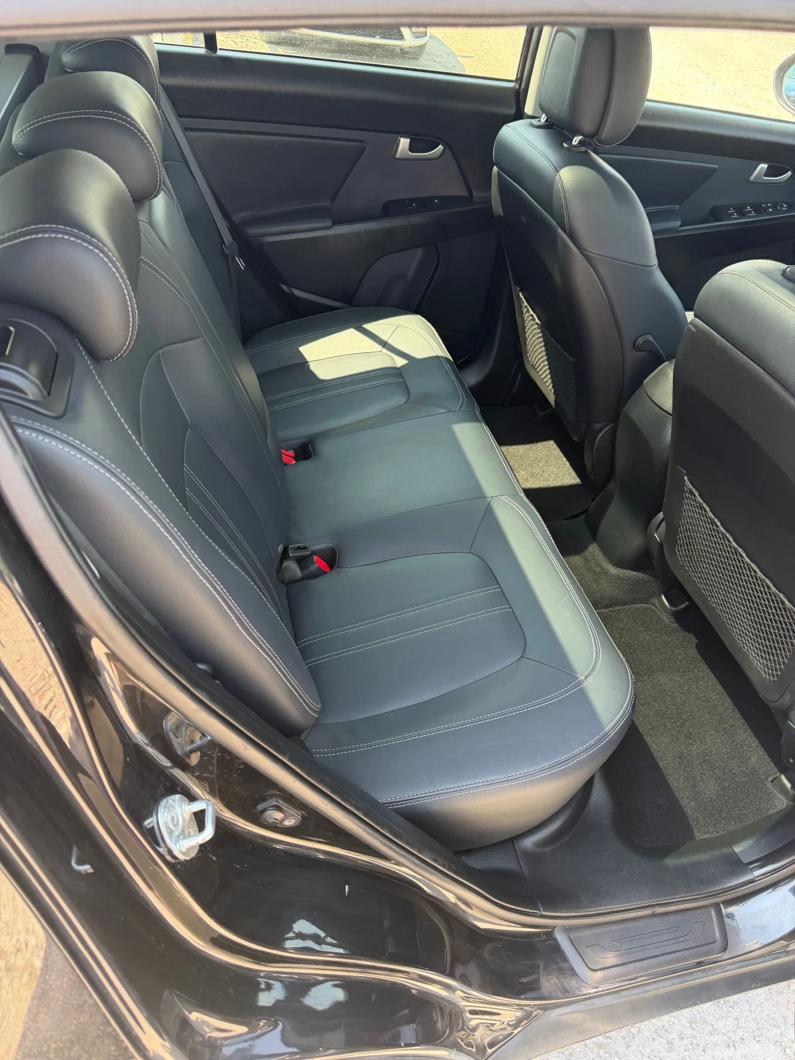 Kia Sportage 2.0 Газ.инж. 4х4 * FULL* Кам* Подг* Пано* Нави, снимка 14 - Автомобили и джипове - 52442178