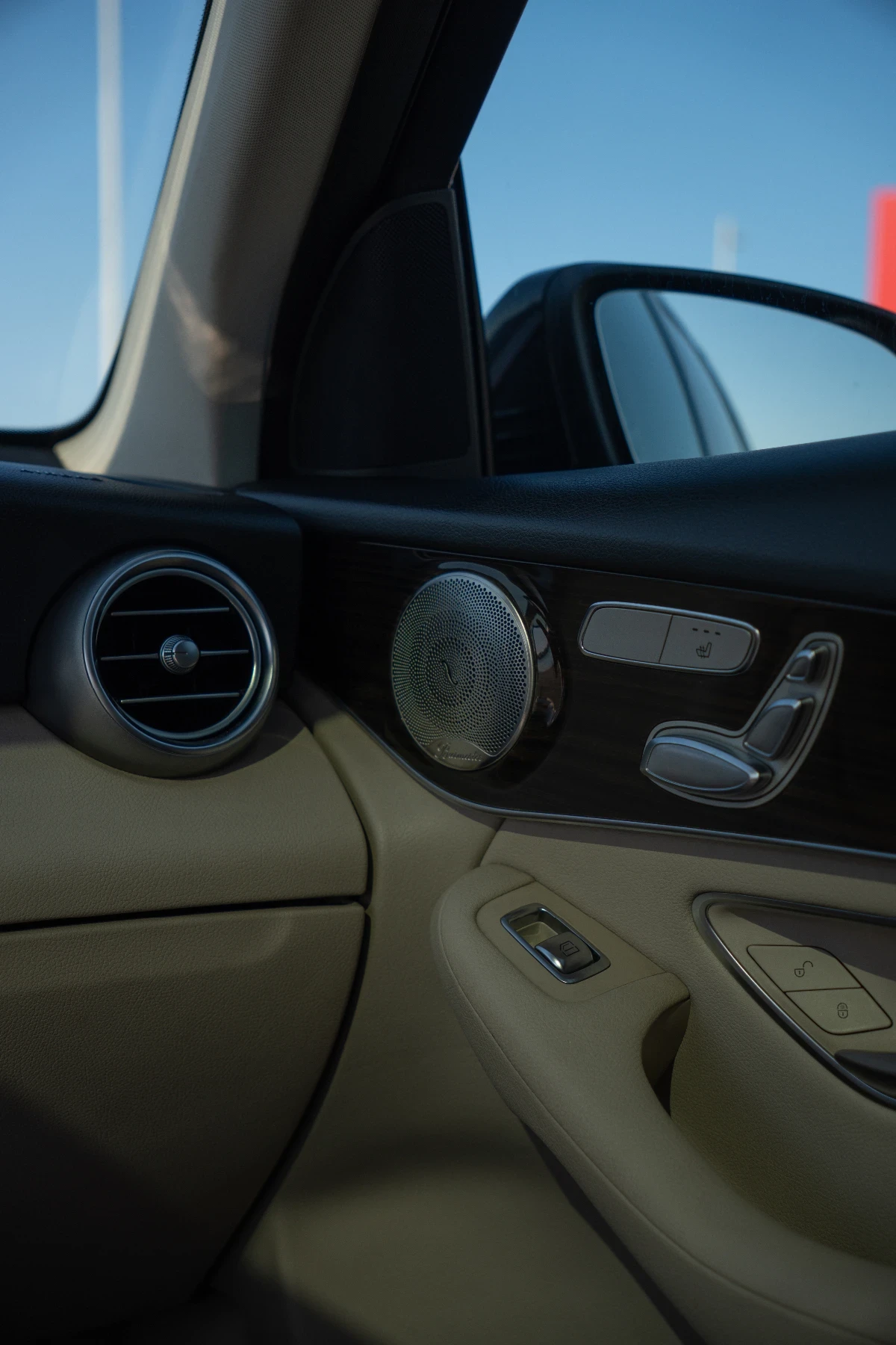 Mercedes-Benz GLC 300 4MATIC* AMG* FACELIFT* 360* BURMESTER* , снимка 11 - Автомобили и джипове - 54488684