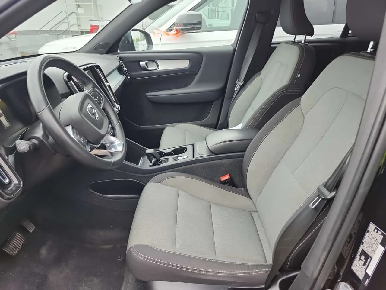 Volvo XC40 * CORE * АВТОКРЕДИТ БЕЗ ПЪРВОНАЧАЛНА ВНОСКА * , снимка 8 - Автомобили и джипове - 54565963