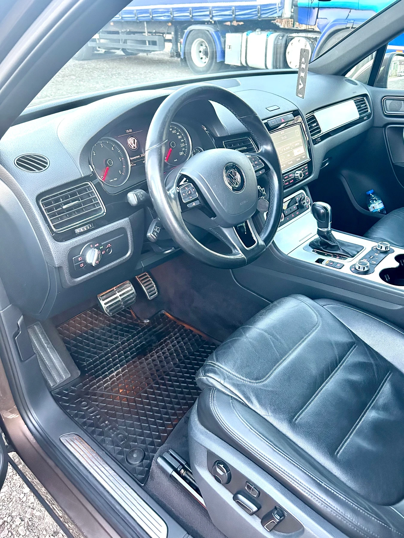 VW Touareg, снимка 7 - Автомобили и джипове - 54584129