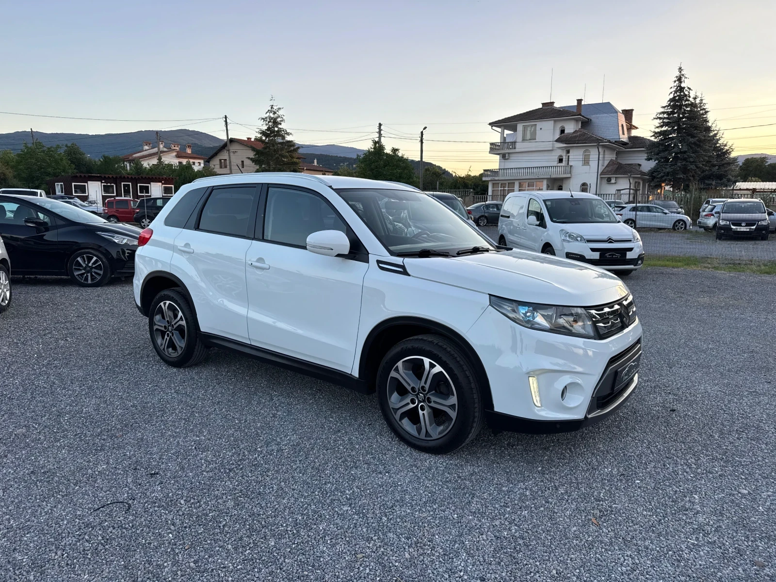 Suzuki Vitara 1.6d 4x4 All Grip! Face!! Automatic!! Navi !! Cam!, снимка 8 - Автомобили и джипове - 55070156