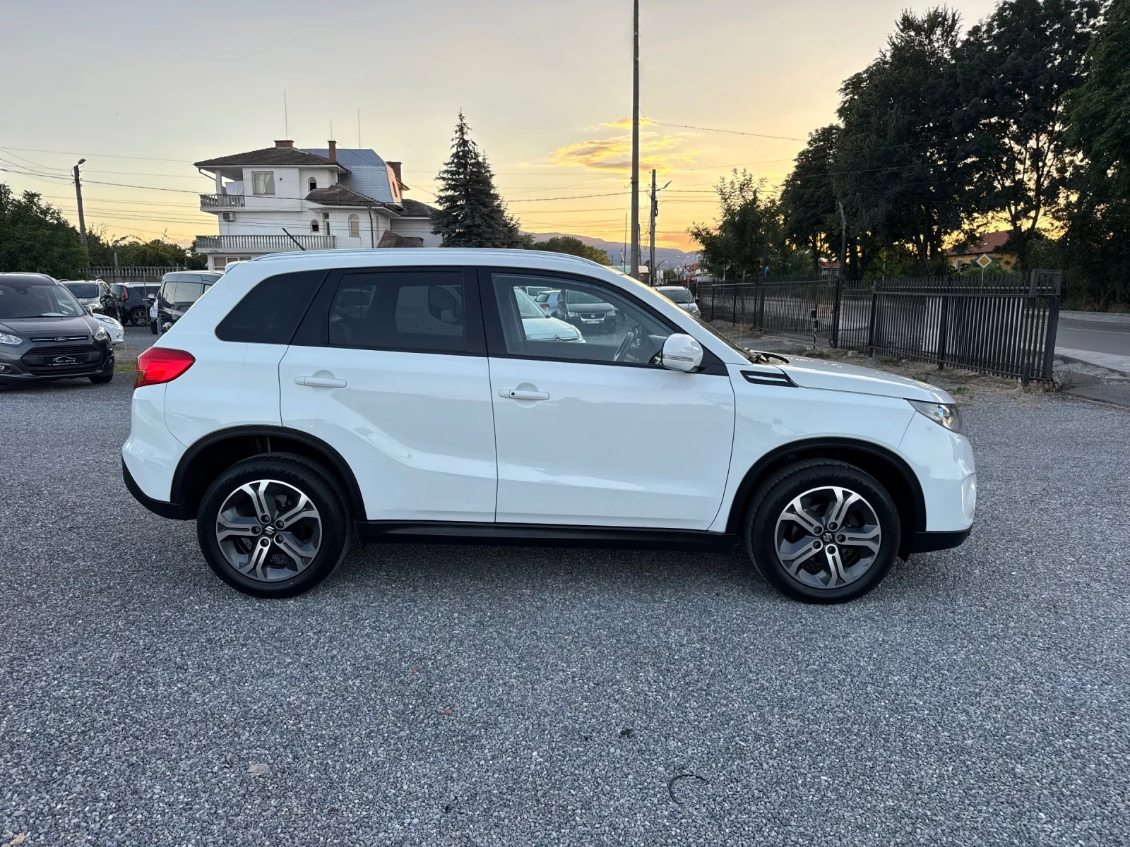 Suzuki Vitara 1.6d 4x4 All Grip! Face!! Automatic!! Navi !! Cam!, снимка 4 - Автомобили и джипове - 55070156
