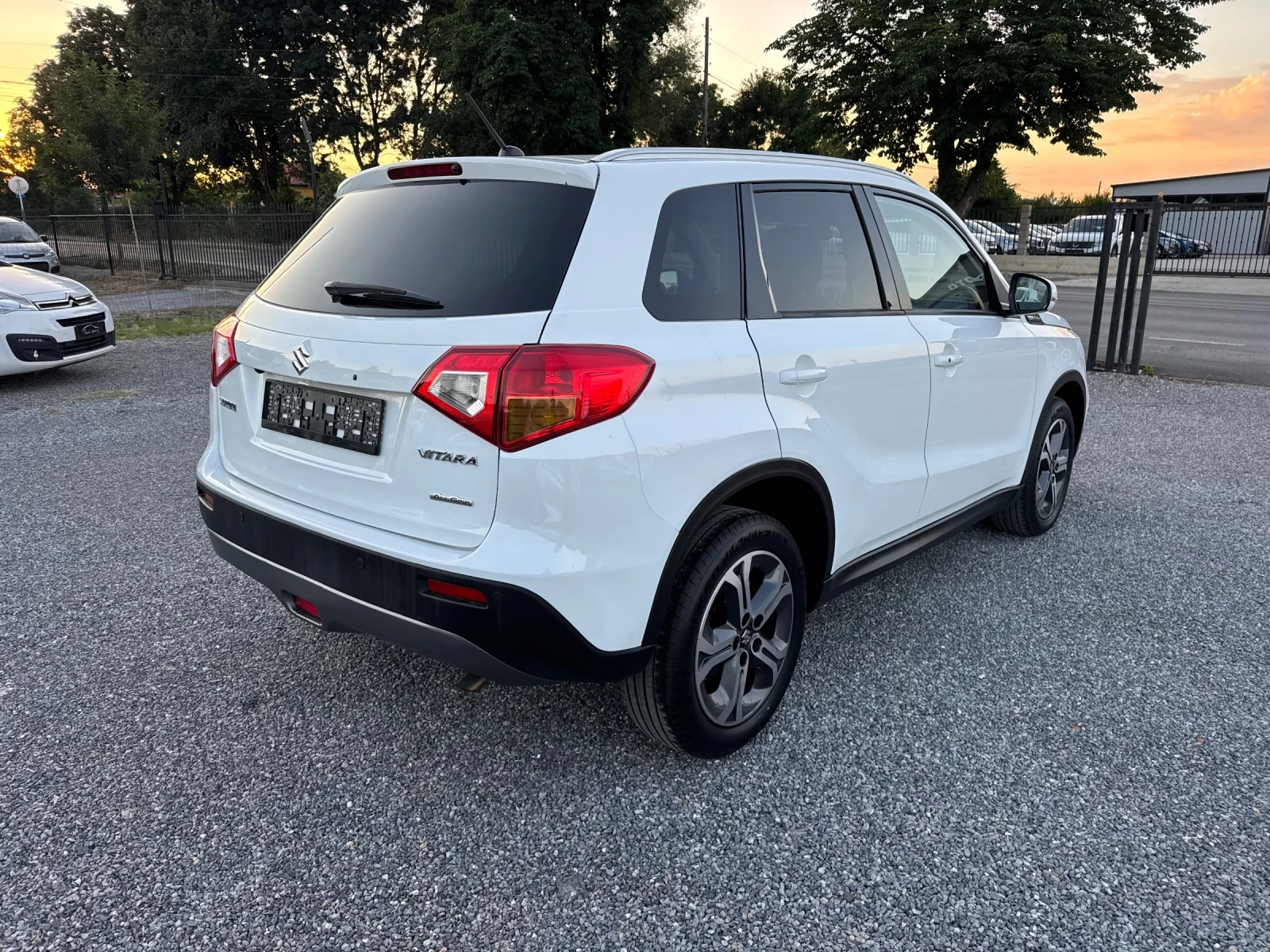 Suzuki Vitara 1.6d 4x4 All Grip! Face!! Automatic!! Navi !! Cam!, снимка 6 - Автомобили и джипове - 55070156