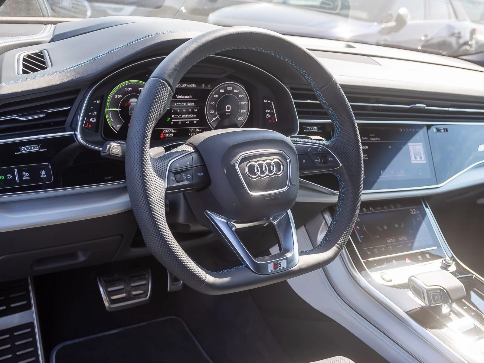 Audi Q8 60 TFSIe / S-LINE/ BLACK OPTIC/ MATRIX/ B&O/ HUD /, снимка 10 - Автомобили и джипове - 56073762