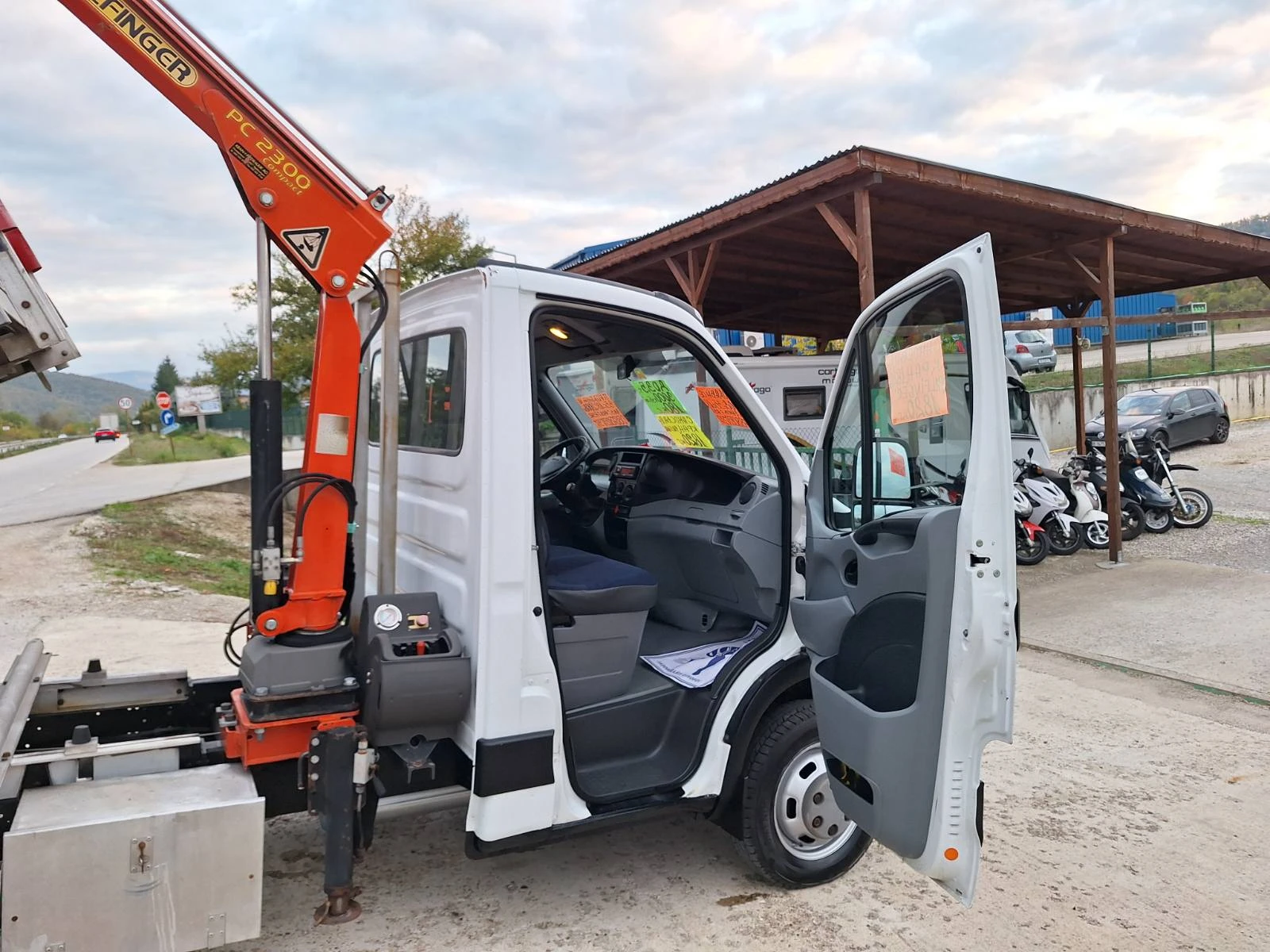 Iveco 35c18 ДО 3, 5т. САМОСВАЛ С КРАН 1820кг ШВЕЙЦАРИЯ 6 МЕТРА - изображение 9