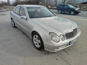 Mercedes-Benz E 320 Седан, снимка 4