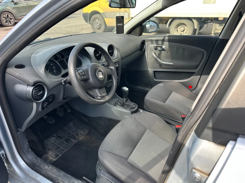 Seat Ibiza 1.4i 75кс, снимка 5 - Автомобили и джипове - 48907376