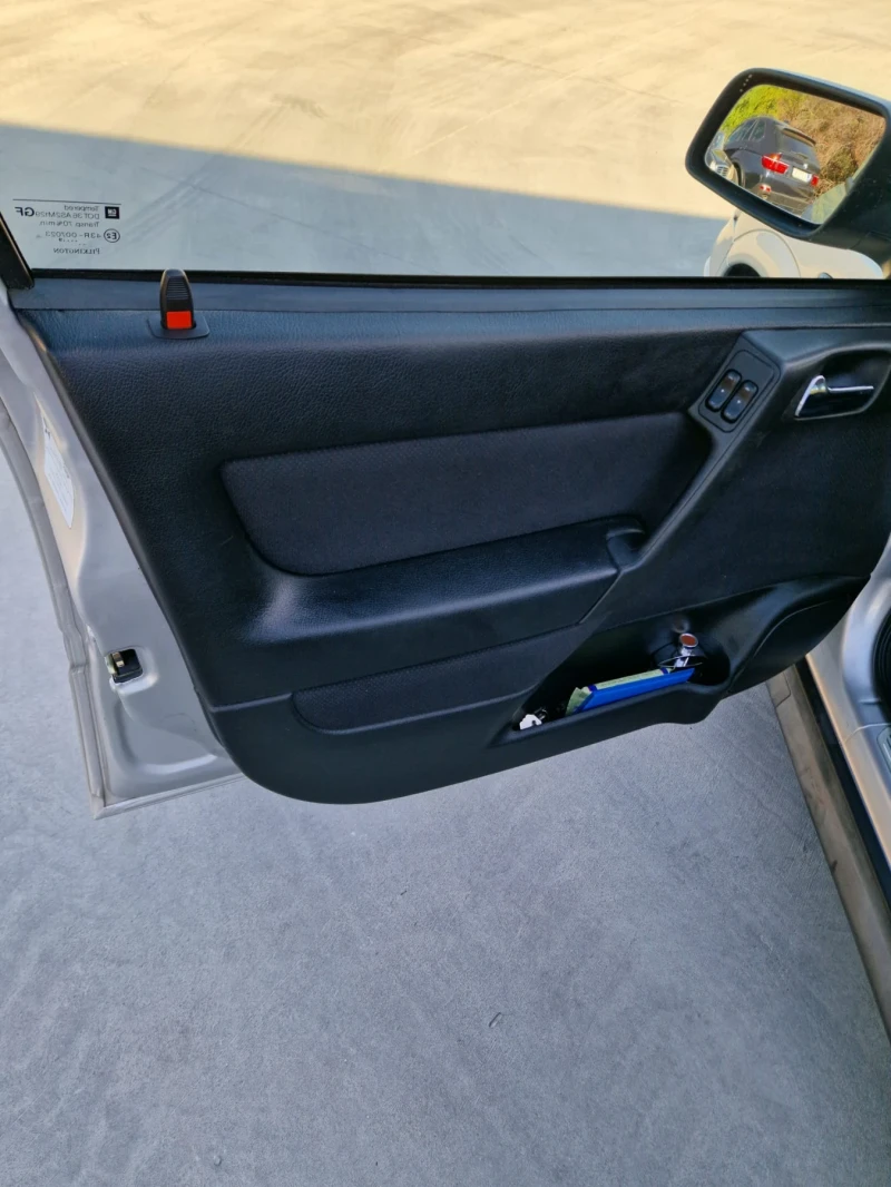 Opel Astra 1.6, снимка 6 - Автомобили и джипове - 51896192