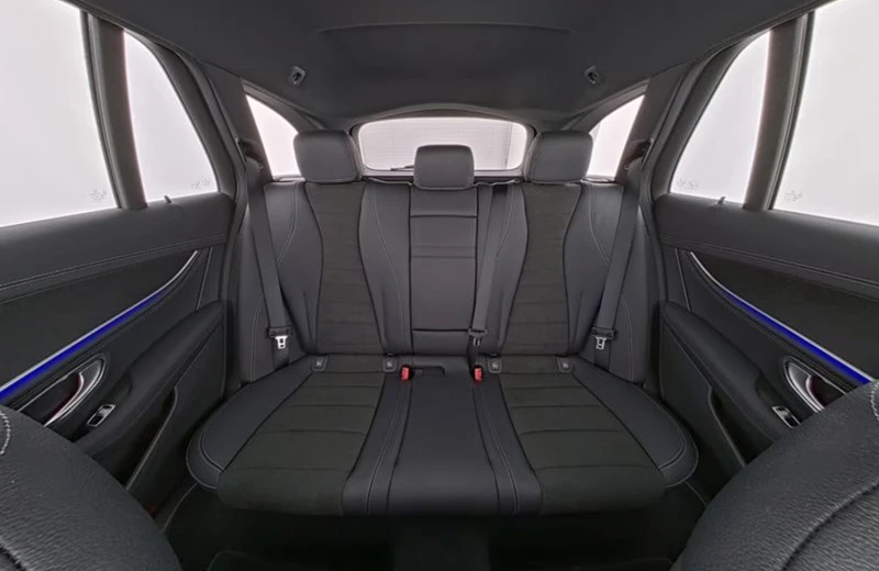 Mercedes-Benz E 220 T d AMG+ NIGHT+ NAVI+ AMBIENTE, снимка 6 - Автомобили и джипове - 51935595