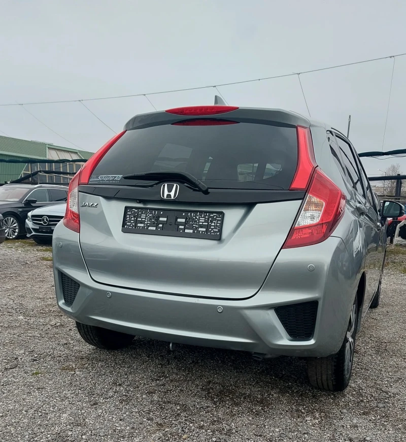 Honda Jazz Exclusive 1.3/102кс/Автомат/Нави/Камера.Start-Stop, снимка 5 - Автомобили и джипове - 52540666