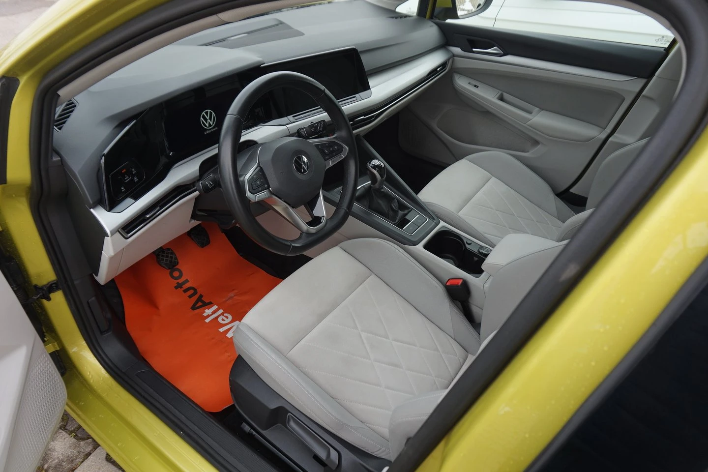 VW Golf 8 Life 1.5 TSI OPF - изображение 4
