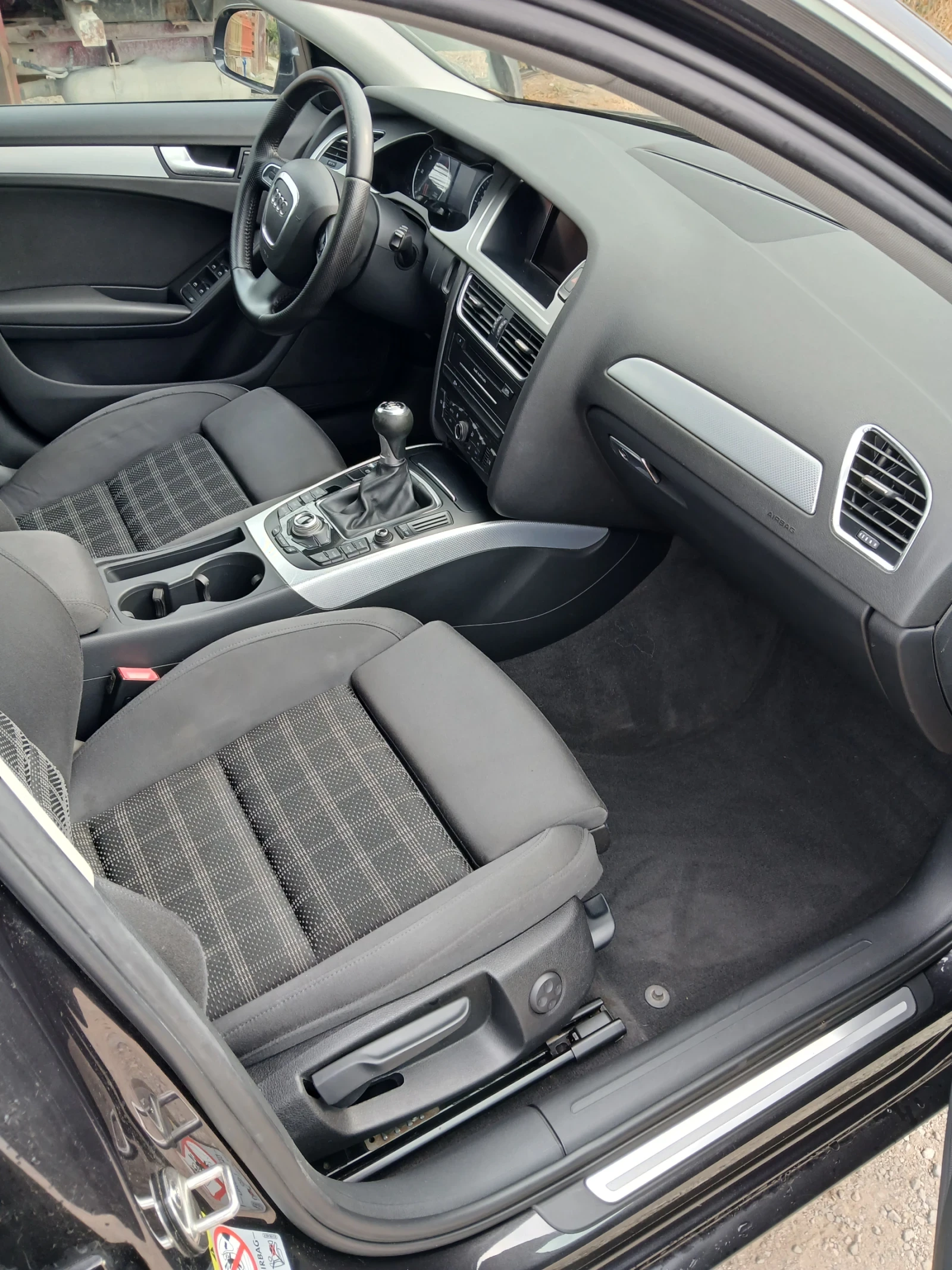 Audi A4 2.0TDI Facelift, снимка 12 - Автомобили и джипове - 51953528
