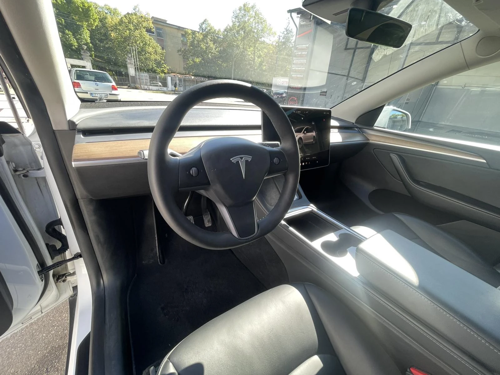 Tesla Model Y Long Range 4x4 - изображение 8