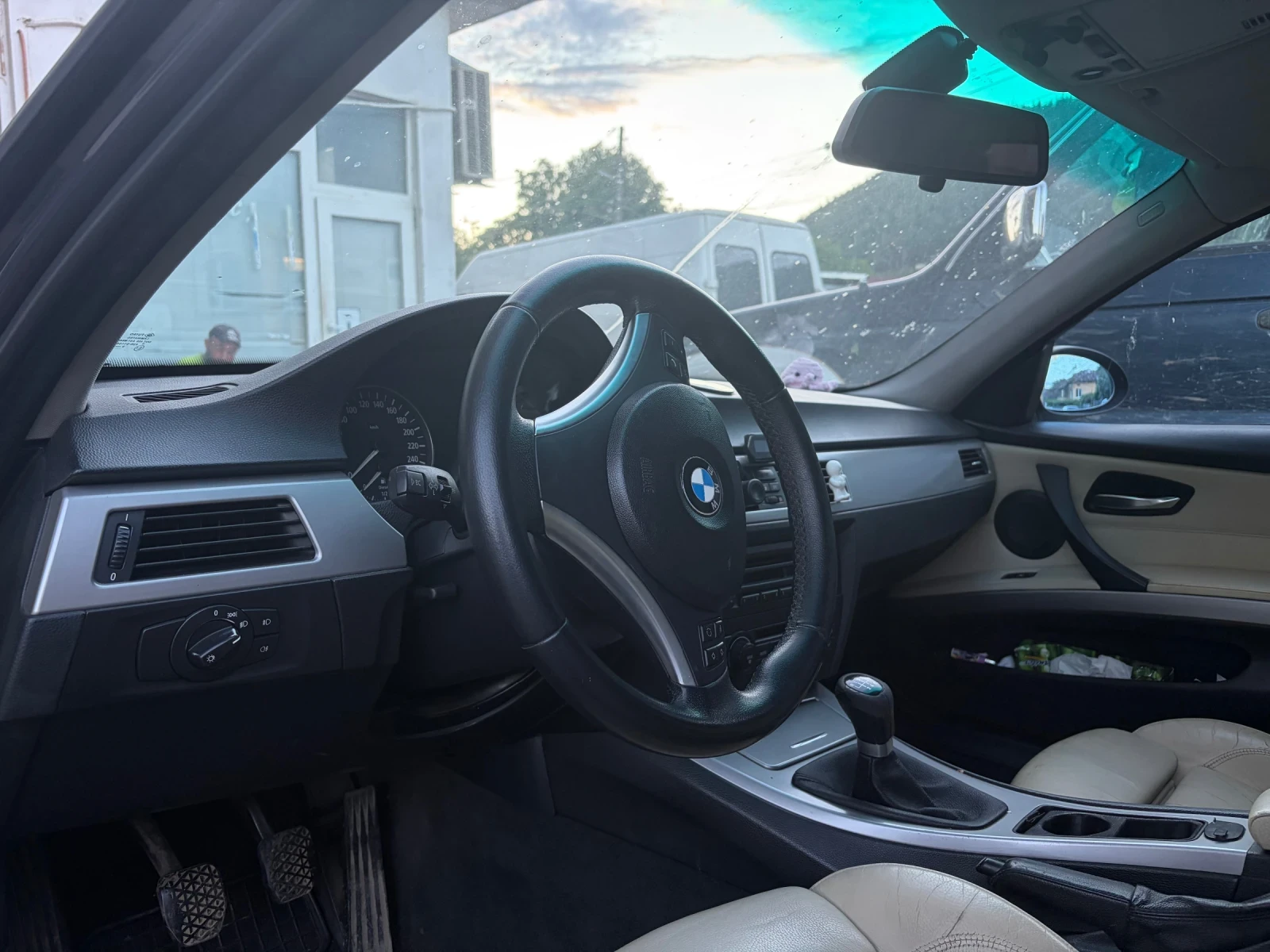 BMW 320, снимка 5 - Автомобили и джипове - 55260336