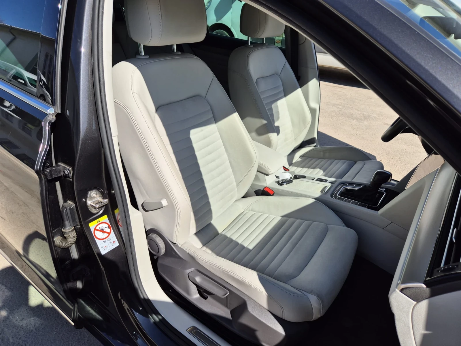 VW Passat Elegance, Digital, 4Motion, Сервизна История - изображение 7