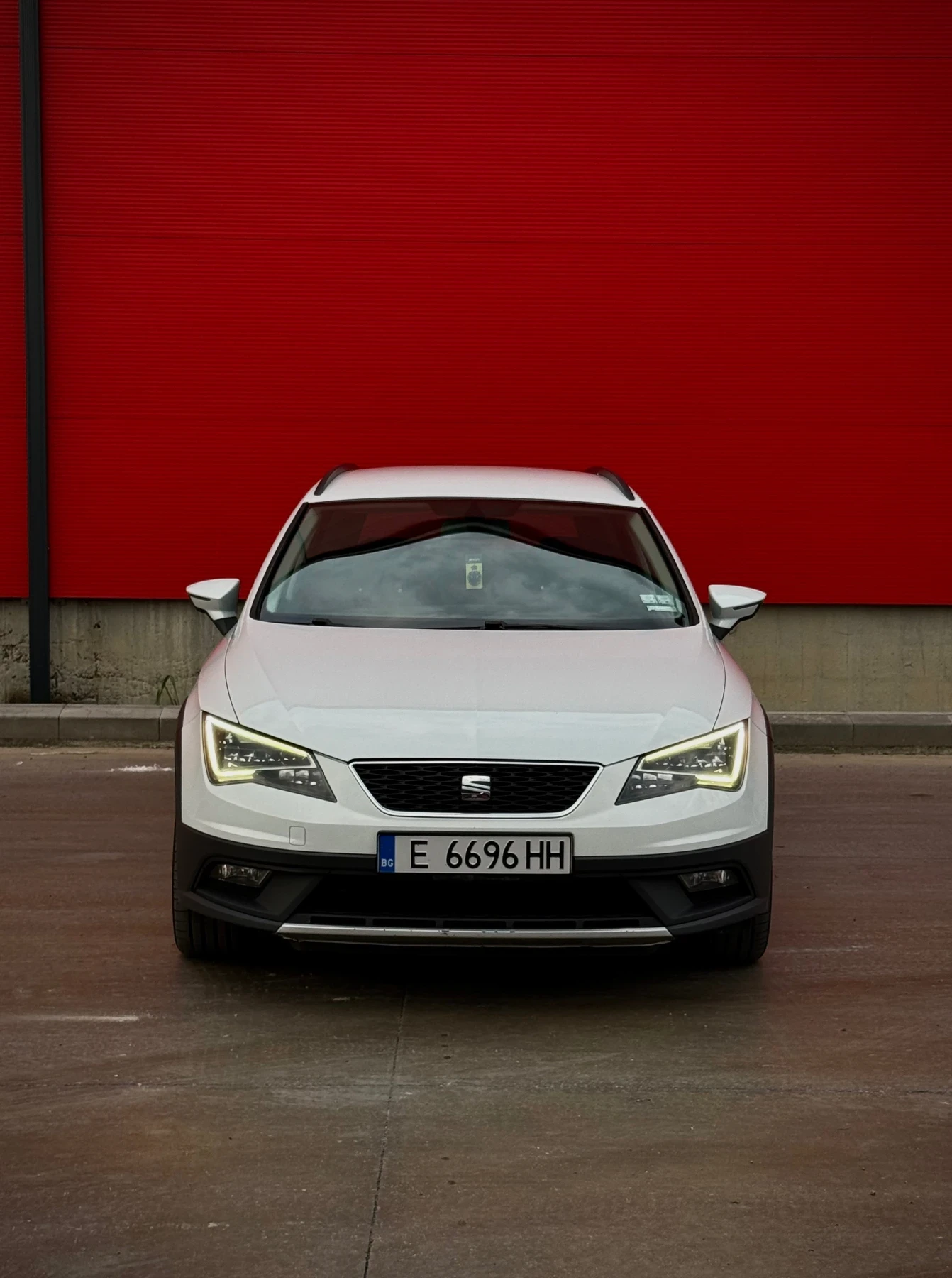 Seat Leon 2.0TDI DSG LED, снимка 3 - Автомобили и джипове - 54836742