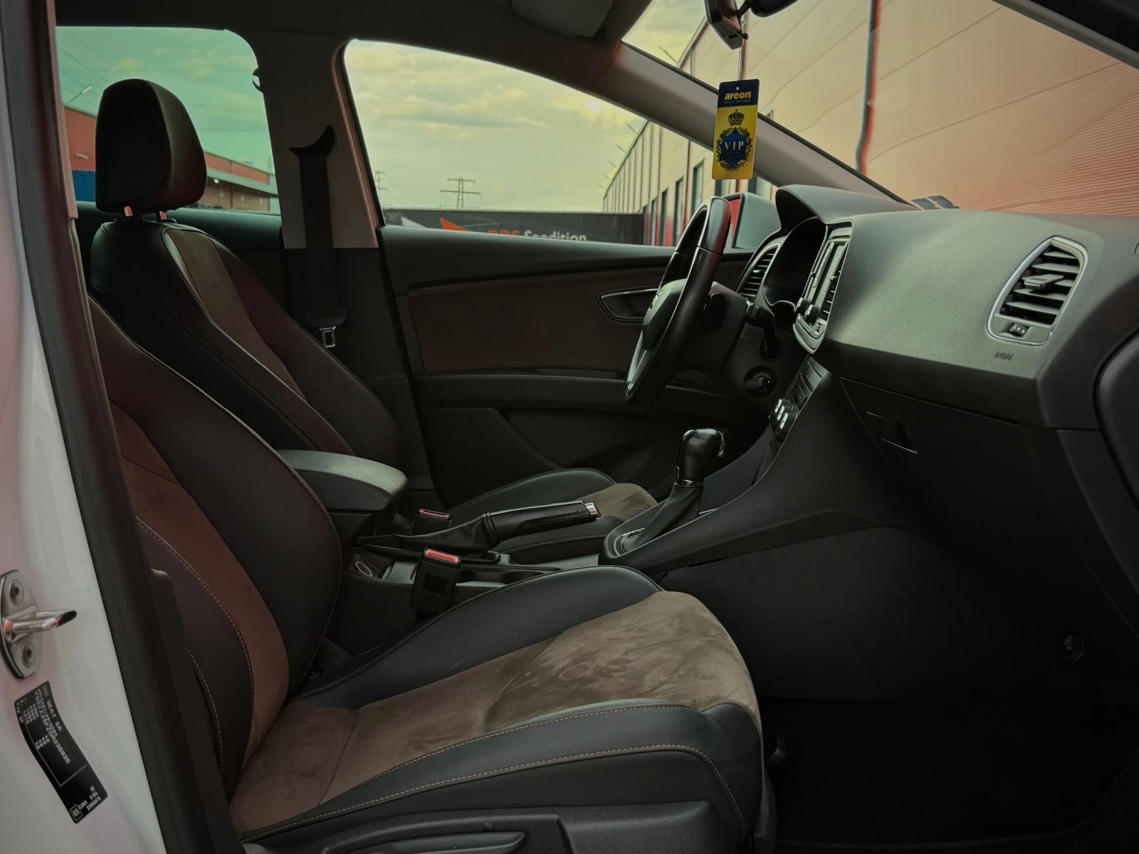 Seat Leon 2.0TDI DSG LED, снимка 11 - Автомобили и джипове - 54836742