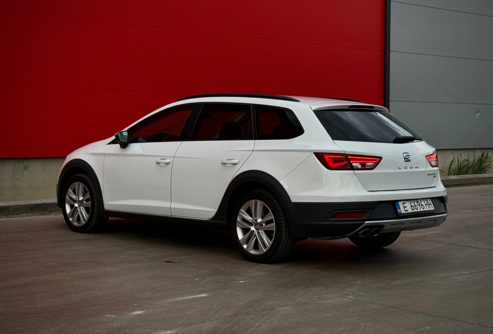 Seat Leon 2.0TDI DSG LED, снимка 7 - Автомобили и джипове - 54836742