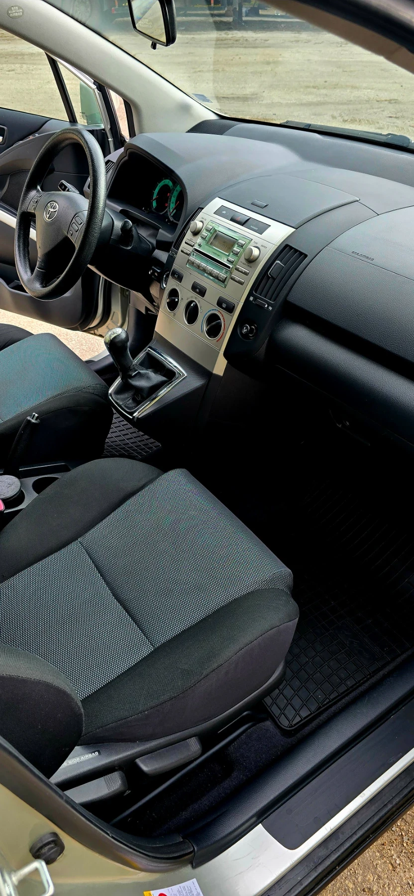 Toyota Corolla verso 2.0 d-4D, снимка 12 - Автомобили и джипове - 54959249