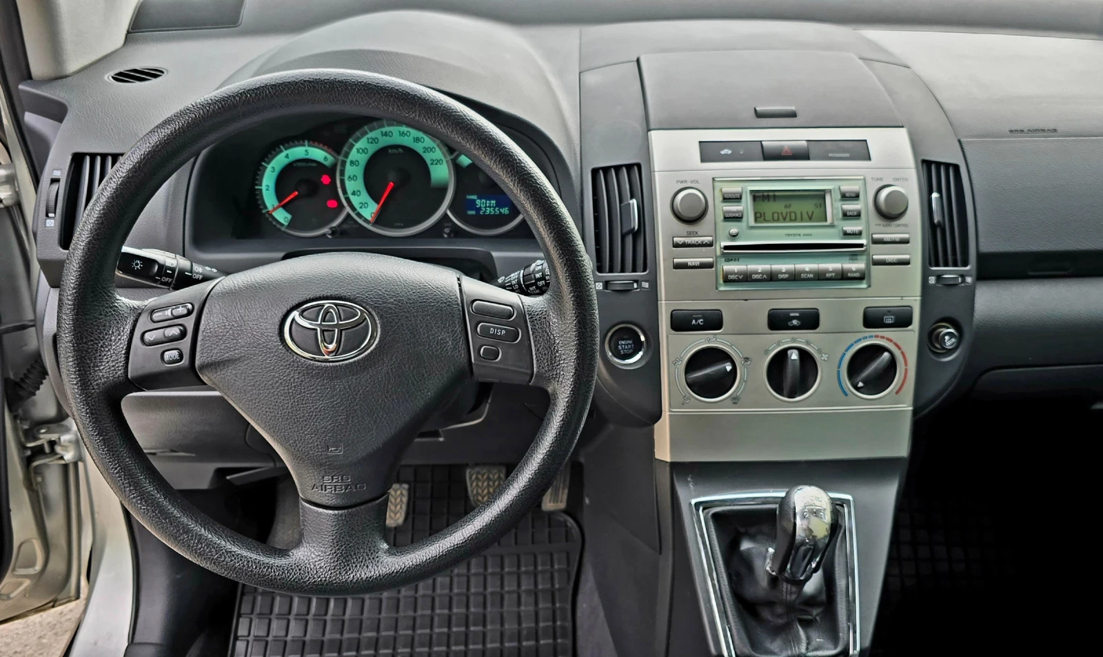 Toyota Corolla verso 2.0 d-4D, снимка 8 - Автомобили и джипове - 54959249