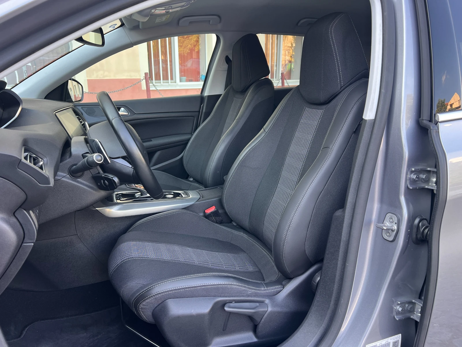 Peugeot 308 1.5BlueHDi EAT8 Allure НАПЪЛНО ОБСЛУЖЕН, снимка 10 - Автомобили и джипове - 55067581