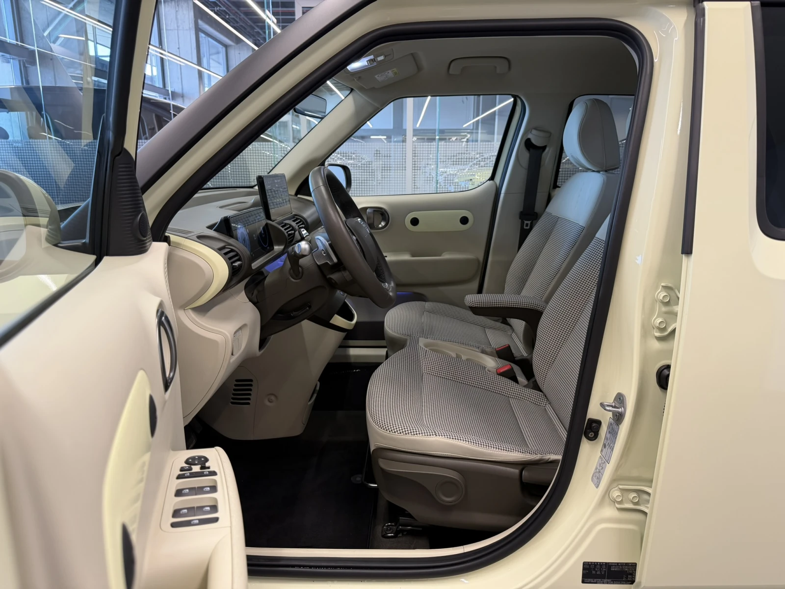 Hyundai Inster PREMIUM 49kWh, снимка 15 - Автомобили и джипове - 55188520