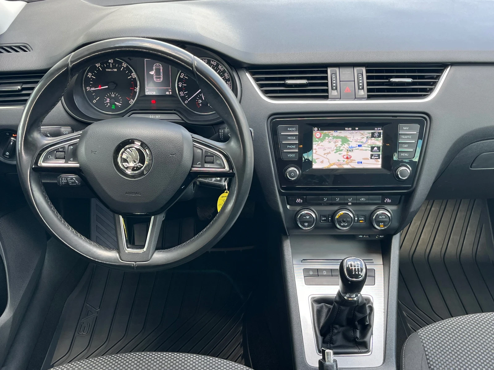 Skoda Octavia 1.4 G-Tec / Distronic, снимка 8 - Автомобили и джипове - 55642601