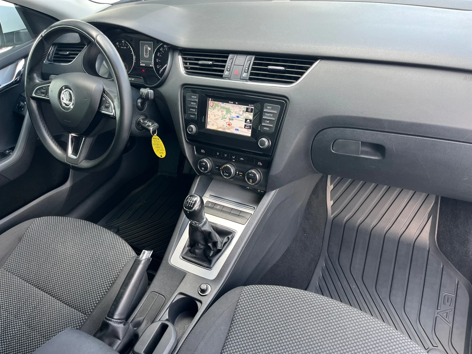 Skoda Octavia 1.4 G-Tec / Distronic, снимка 14 - Автомобили и джипове - 55642601