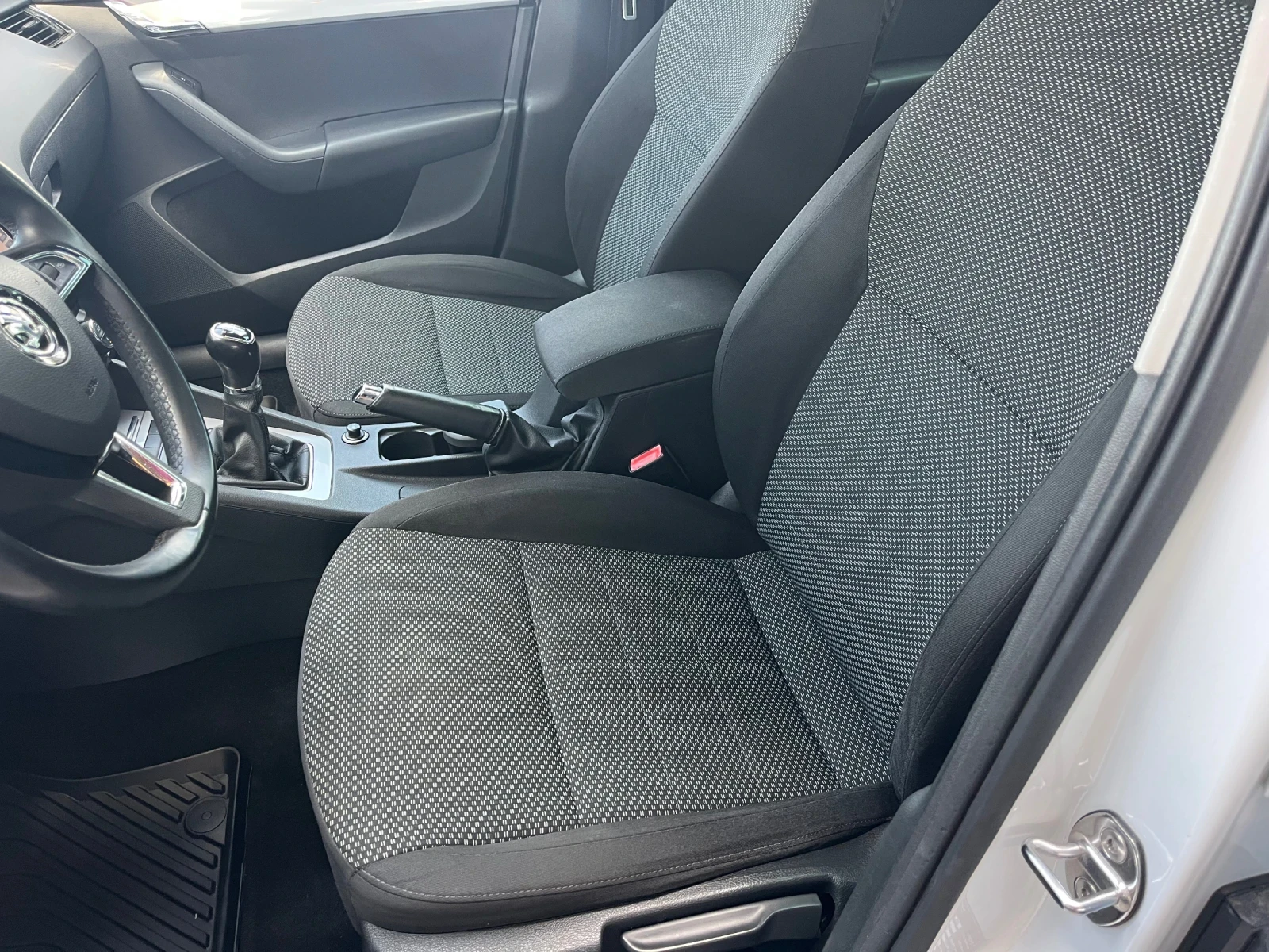 Skoda Octavia 1.4 G-Tec / Distronic, снимка 11 - Автомобили и джипове - 55642601
