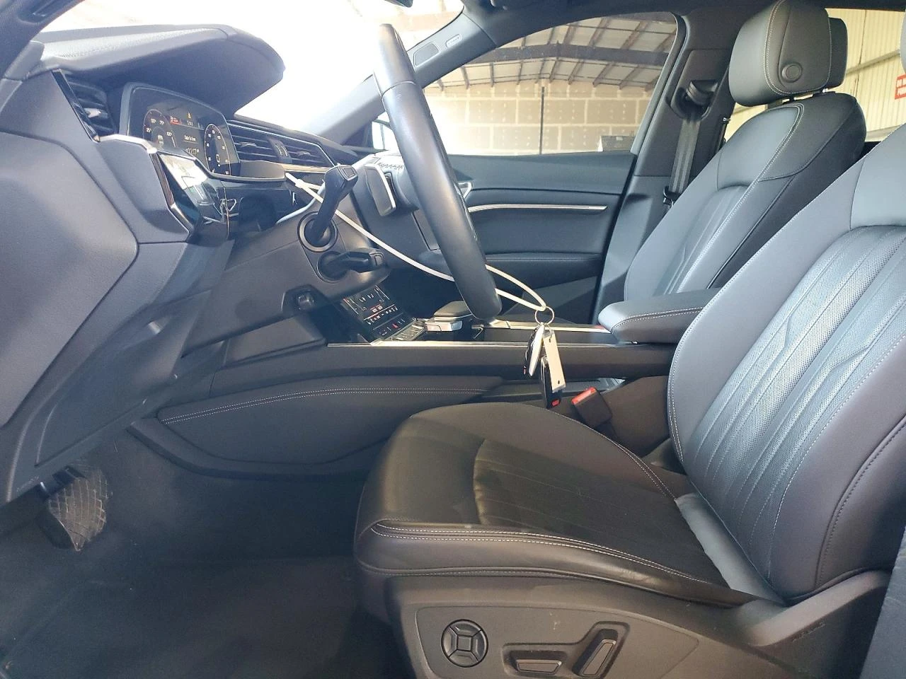 Audi E-Tron, снимка 7 - Автомобили и джипове - 56613850