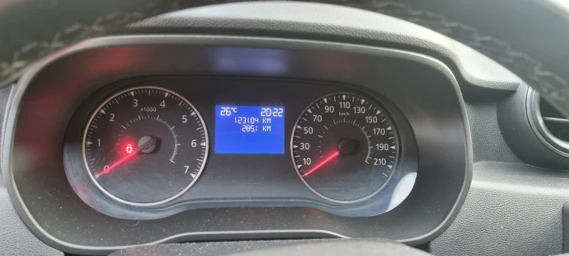 Dacia Duster 1.6 LPG, снимка 10 - Автомобили и джипове - 52473082